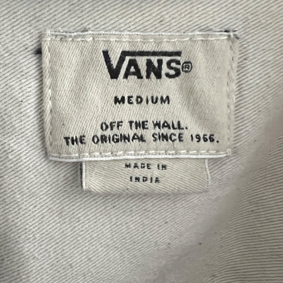 VANS “ Off the Wall “ shirt 📚‼️" - Picture 7 of 8